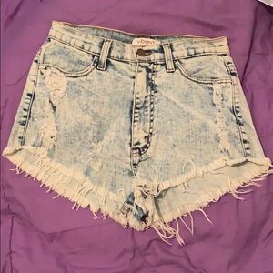 Vibrant short shorts